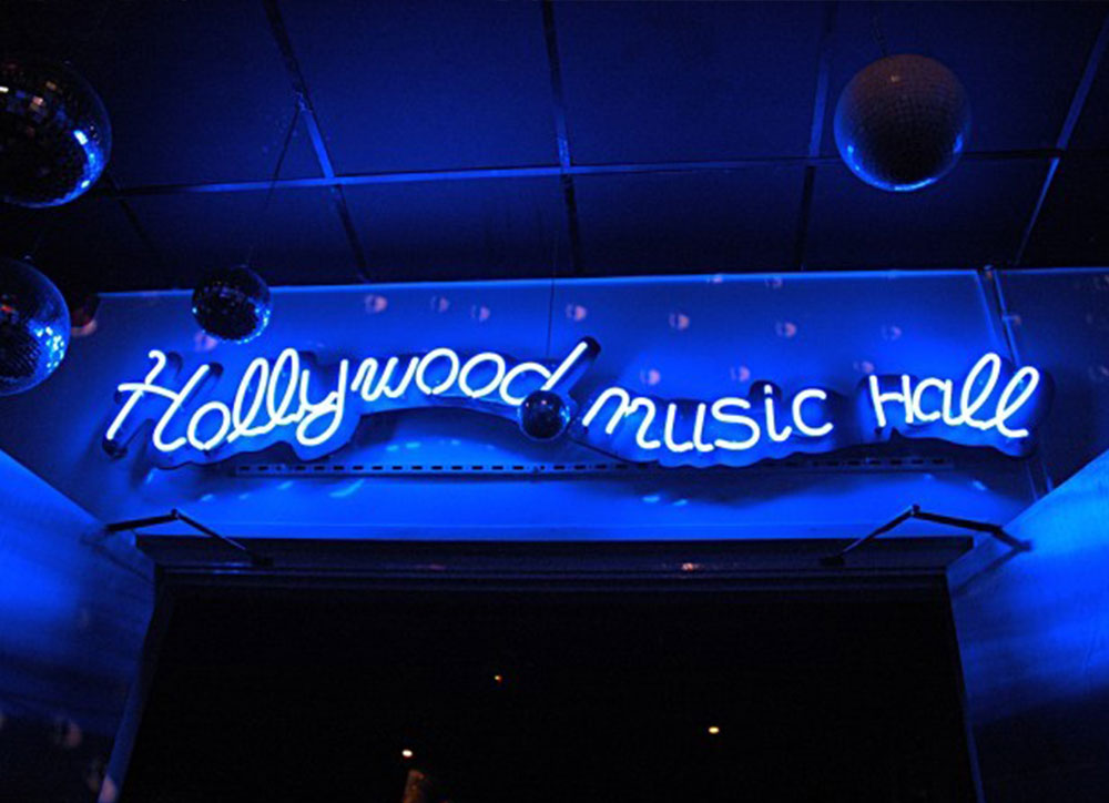 Neonletters van Hollywood Music Hall